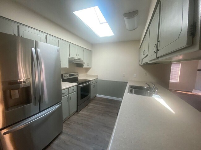 Building Photo - Expansive, Custom Home on East Bay!