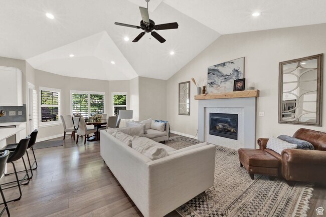 Building Photo - 1693 Crimson Oak Dr