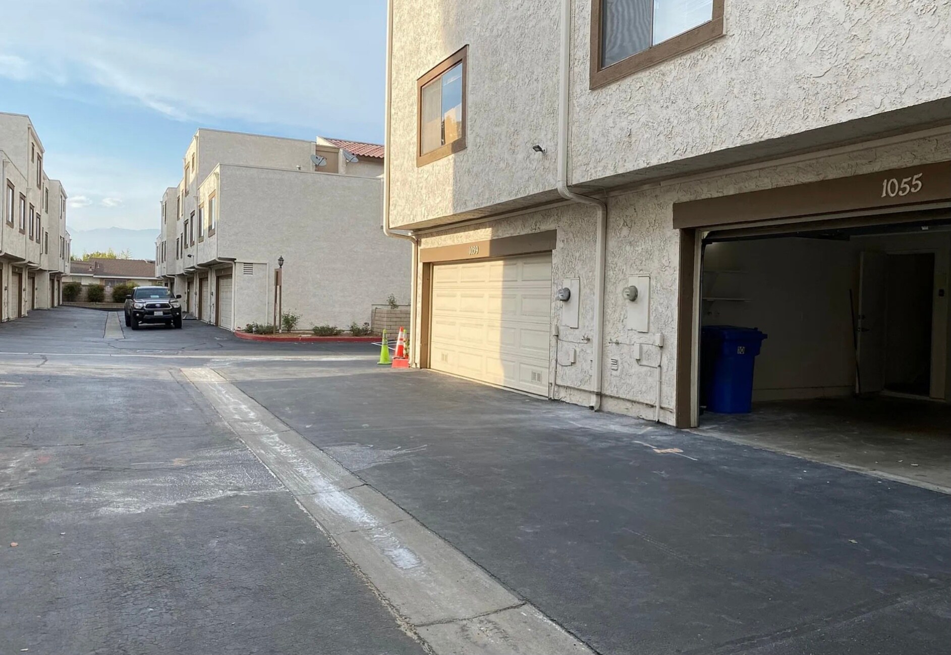 Building Photo - 1055 Walnut Grove Ave