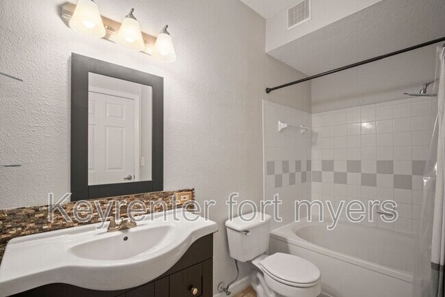 Building Photo - 11550 Villa Grand