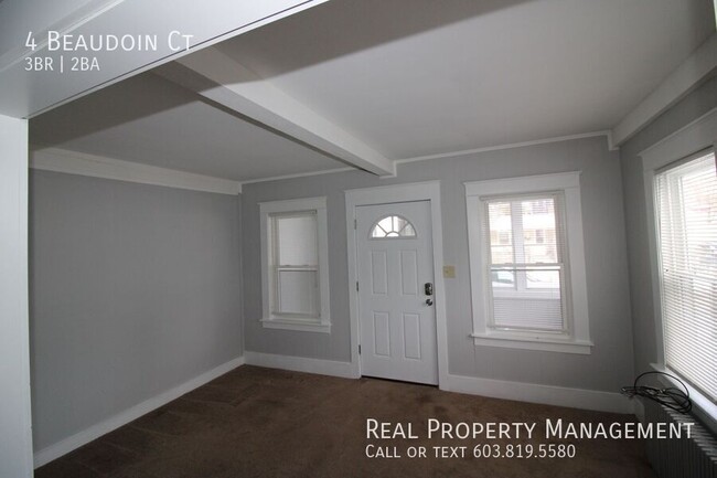 Building Photo - Renovated 3 Bedroom Duplex!