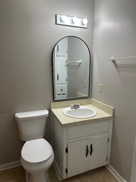 Building Photo - 2211 Shannondoah Dr