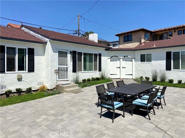 Building Photo - 405 Avenida Victoria
