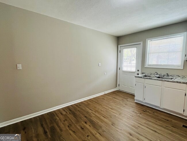 Building Photo - 900 Park Ave