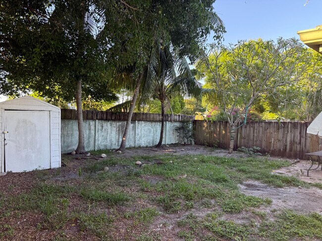 Building Photo - 4565 NW 3rd Dr
