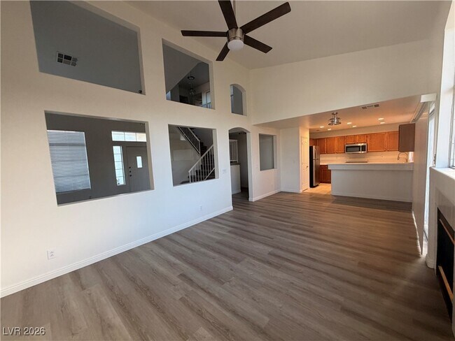 Building Photo - 1825 Sierra Oaks Ln