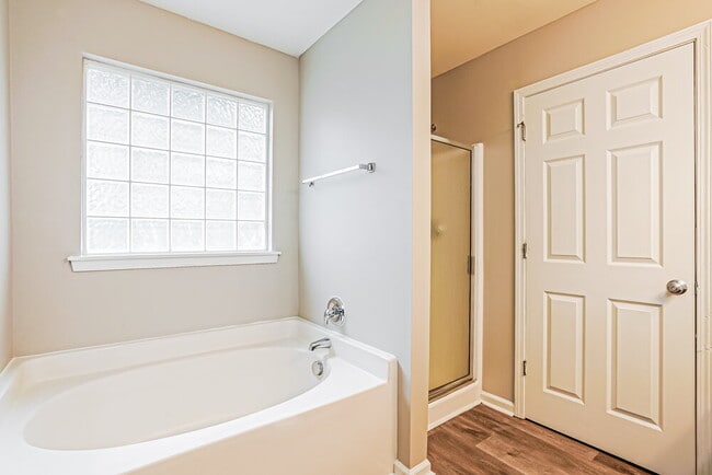 Building Photo - 676 Yorkshire Dr