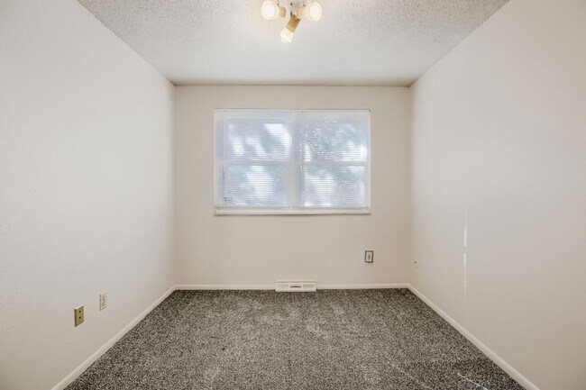 Building Photo - 4298 Sumac Ct
