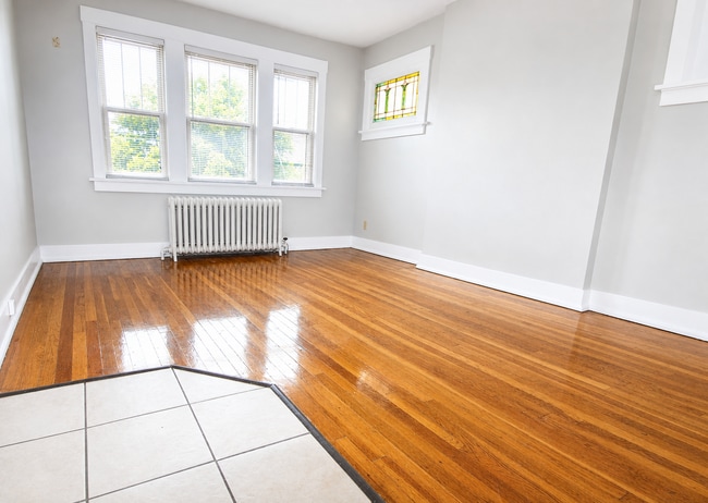 Interior Photo - STATESMAN APARTMENTS -- 081
