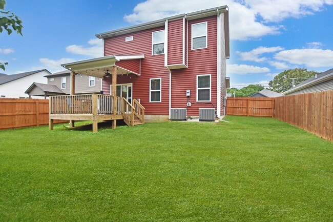 Building Photo - Pet Friendly Three Bedroom!