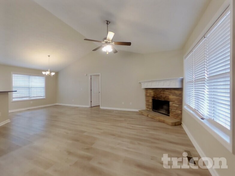 Building Photo - 581 Meadow Spring Dr