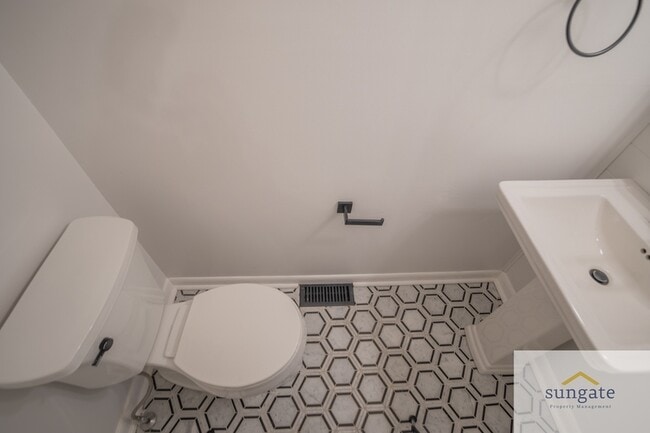 Building Photo - 21 Robin Ridge Ct