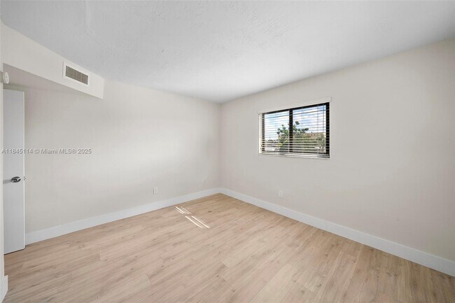 Building Photo - 1310 W 29th St