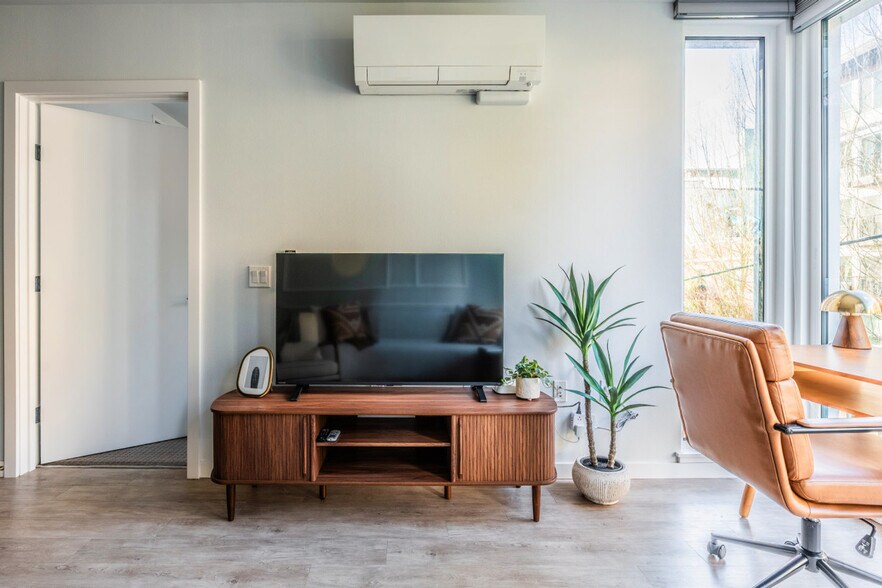 Building Photo - 320 Queen Anne Ave N