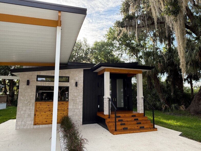 Building Photo - 507 Lake Dr