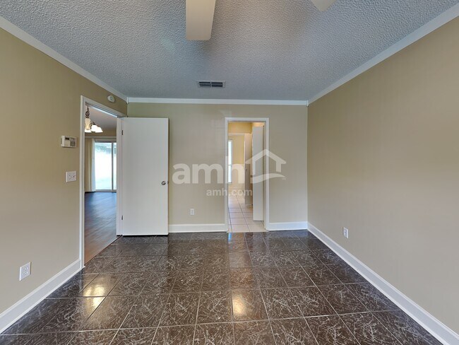 Building Photo - 10979 Mindanao Dr S