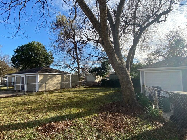 Building Photo - Recently renovated 3 bedroom home for leas...