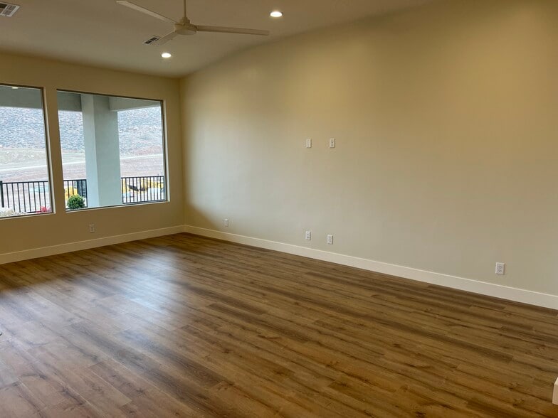 Building Photo - 2744 W Columbo Ln