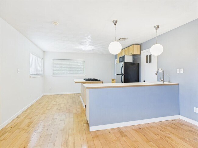 Building Photo - 304 E 33rd St