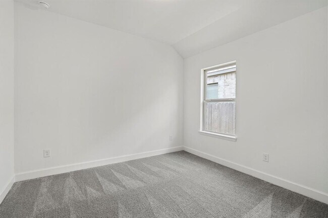 Building Photo - 27106 Cutleaf Daisy Ct