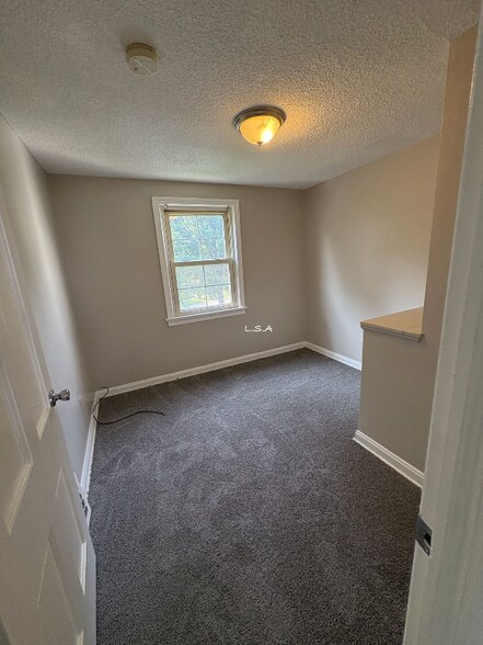 Building Photo - 18605 Maple Heights Blvd