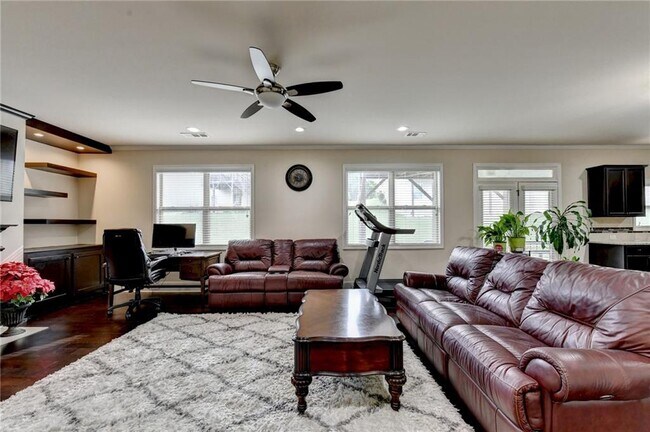 Building Photo - 2205 Copperfield Dr