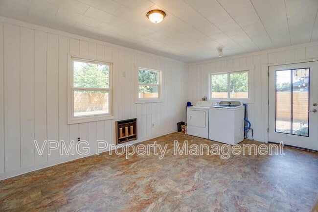 Building Photo - 3113 Yeoman Ave