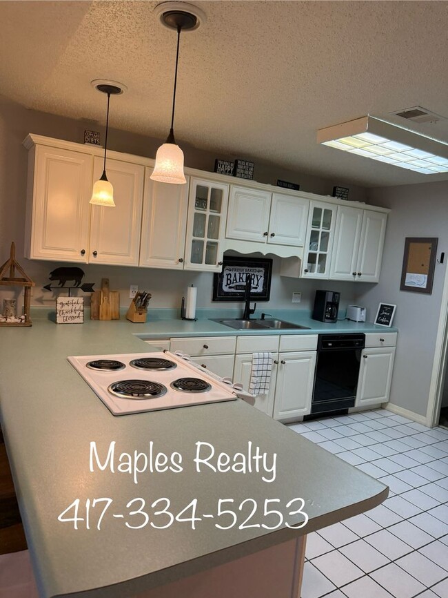 Building Photo - STUNNING 2 bedroom, 2 bathroom condo at Pointe Royale