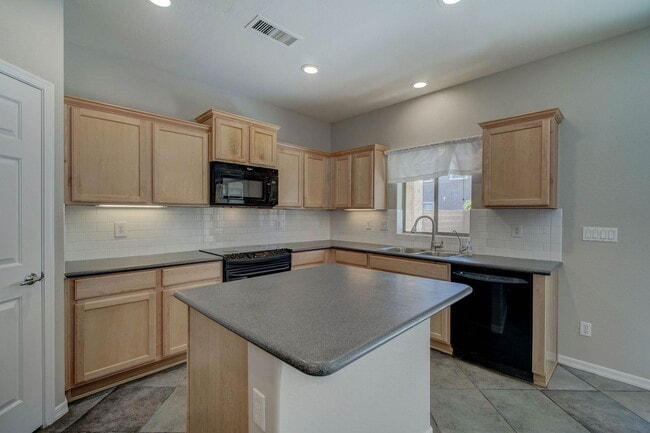 Building Photo - 2143 W Marconi Ave