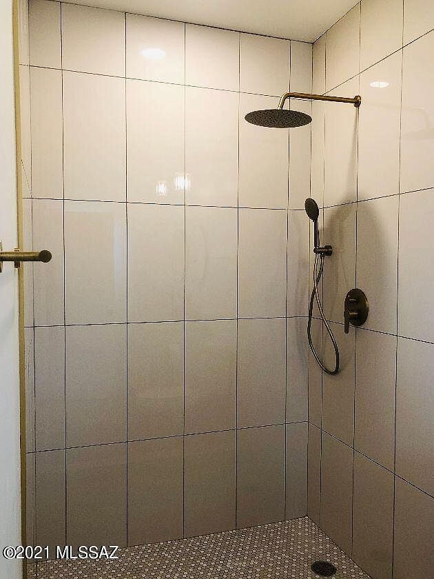 Building Photo - 1102 W Erie St