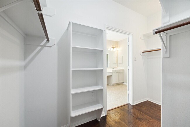 Building Photo - 30507 Russell Point Dr