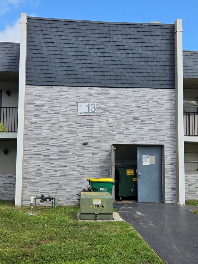 Building Photo - 7901 S Colony Cir