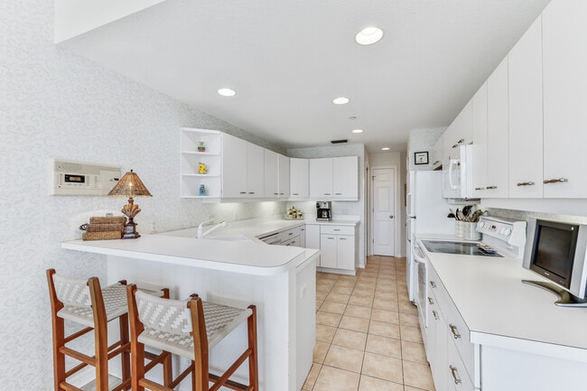 Building Photo - 777 Beach View Dr