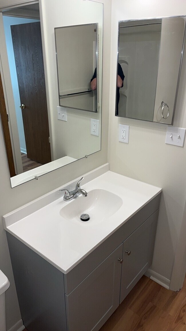 Building Photo - 1420 Lake Pointe Way