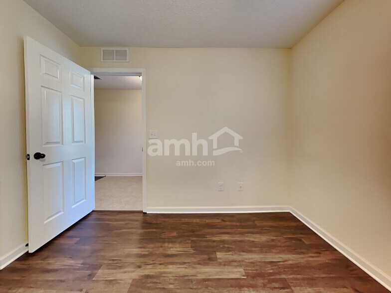 Building Photo - 9630 Mayville Dr E