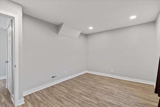 Building Photo - 695 Miller Ave