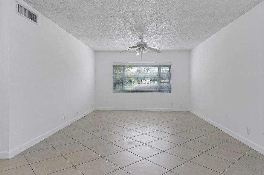 Building Photo - 5700 NE 22nd Way
