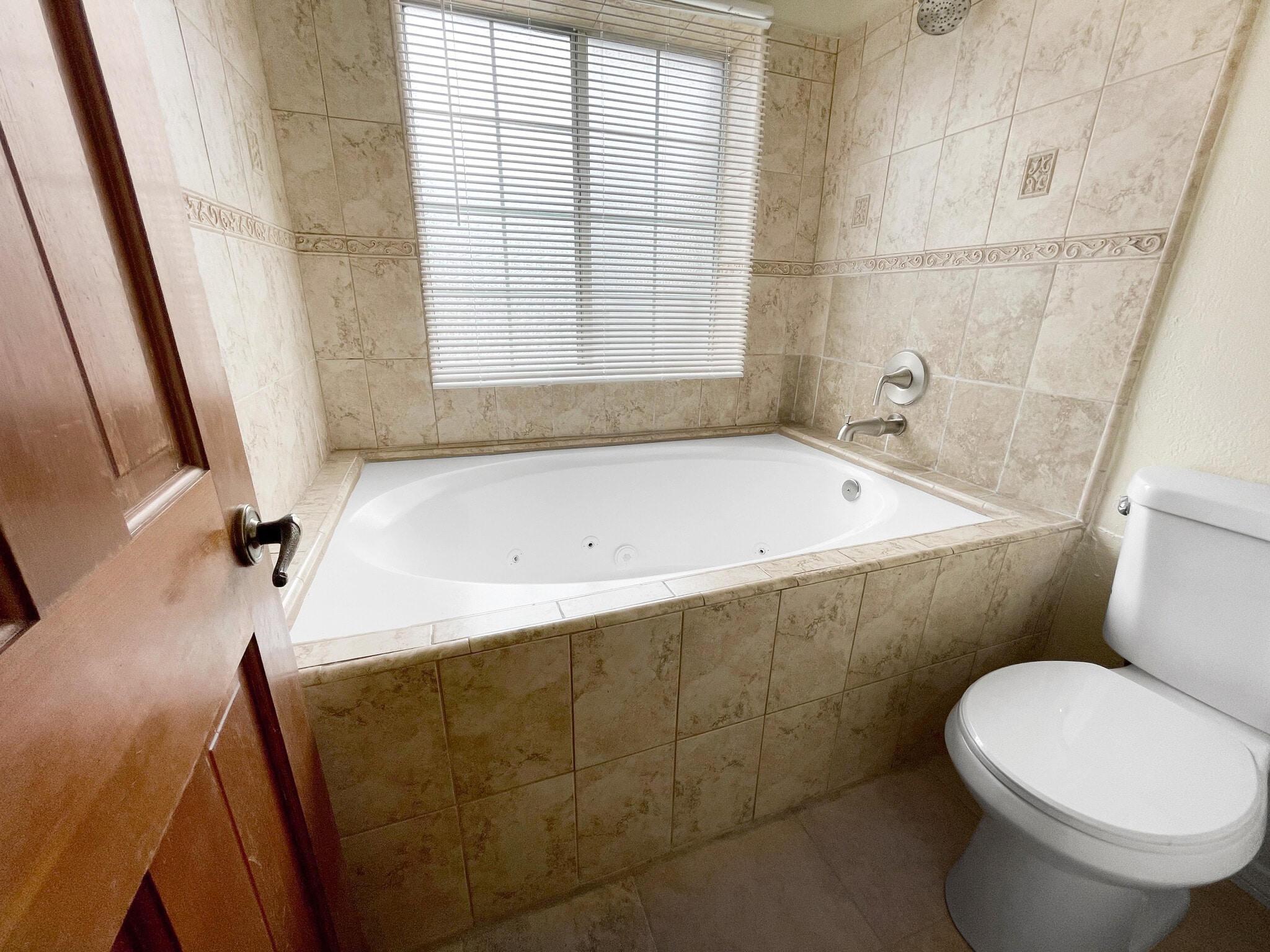 Building Photo - 379 N Mentor Ave