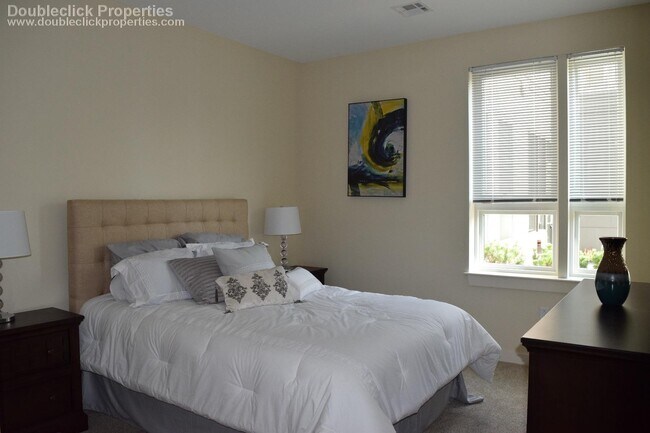 Building Photo - 180 Eastern Ave