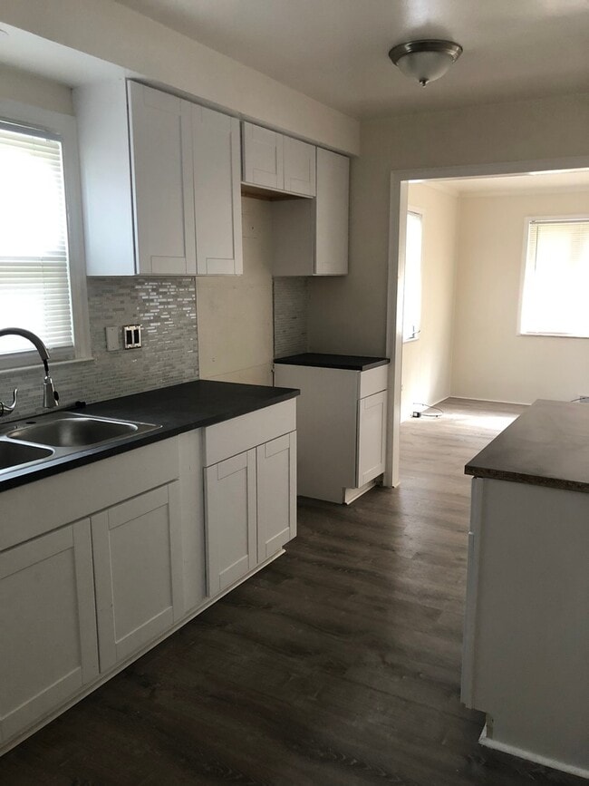 Building Photo - 3 bedroom - 1 bath - Warrendale - $1300