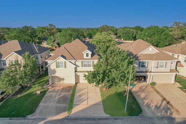 Building Photo - 17230 Oakwood Chase Dr