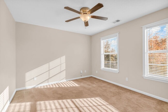 Building Photo - 16 Bushwood Dr