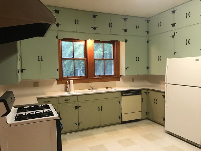 Building Photo - 704 E Thomas St