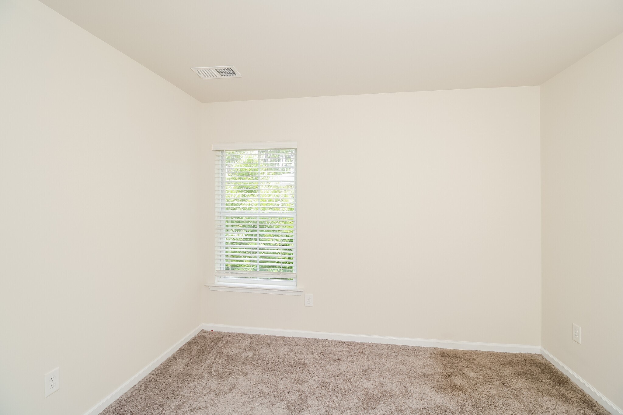 Building Photo - 1907 Bay St