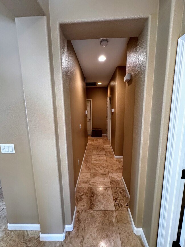 Building Photo - 4961 Broadwater Dr