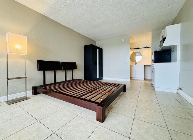 Building Photo - 7900 S Orange Blossom Trail