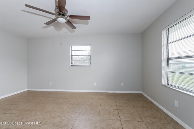 Building Photo - 901 S E O'Donnell Ln