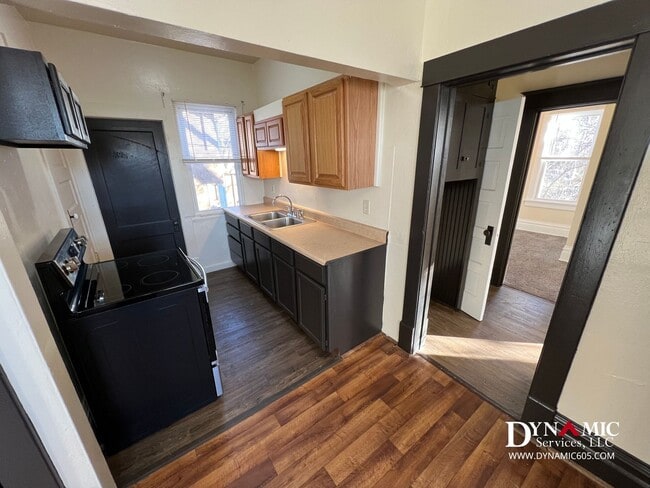 Building Photo - 3 Bedroom, 1 Bathroom Single Family House