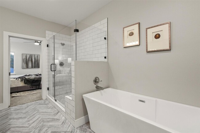 Building Photo - 933 W Eighth Street Unit