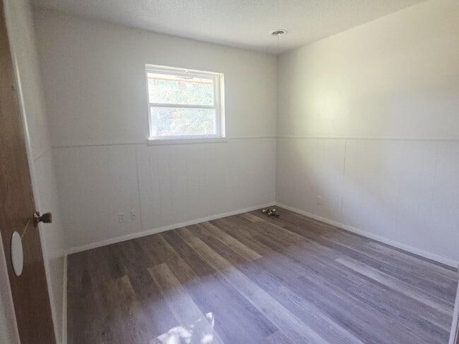 Building Photo - 3209 Brooks Dr